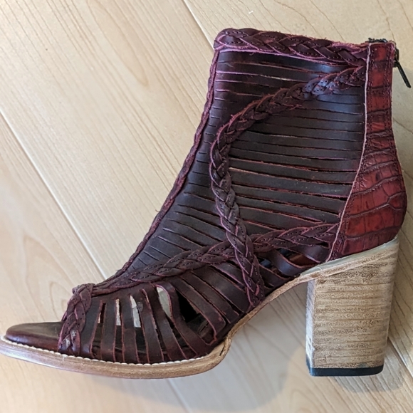 Free Bird Sandals - Picture 5 of 5